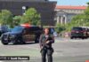 ホワイトハウス近くで法執行機関により男が銃撃される